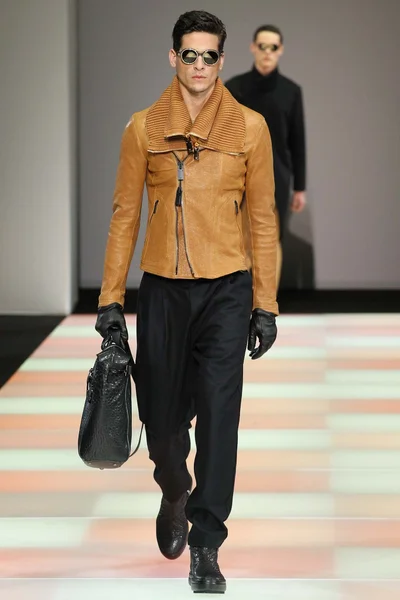 Look 10